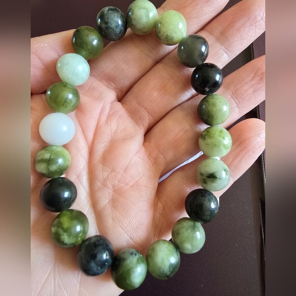 10mm Austrailian Chrysoprase Bracelet - Picture 7 of 14